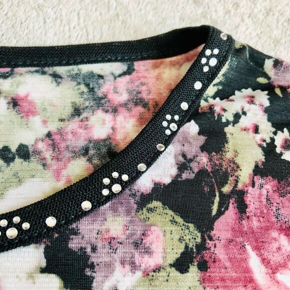 Women’s Floral and Rhinestone 3/4 Round Neck Top - Picture 3 of 10